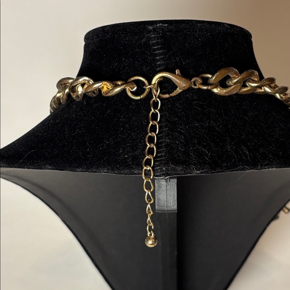 Elegant Gold Tone Chunky  Charm Necklace with Fun Dangle Charms 17” with ext - Picture 7 of 7